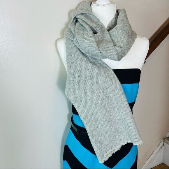 COS 100% wool scarf - Picture 5 of 7